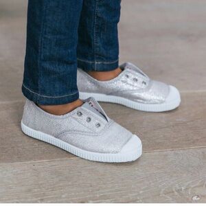 Hampton Canvas Plum Sneaker, Silver Sz 28 EU